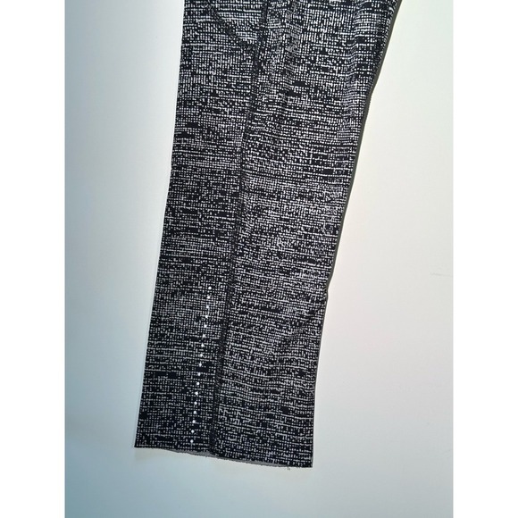 Lululemon Navy Blue and White Crop Mid Rise Capri Leggings SZ 2 - Picture 5 of 8